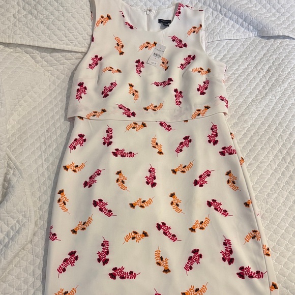 Ann Taylor Factory Dresses & Skirts - Ann Taylor Factory White Dress with Red and Orange Floral Design